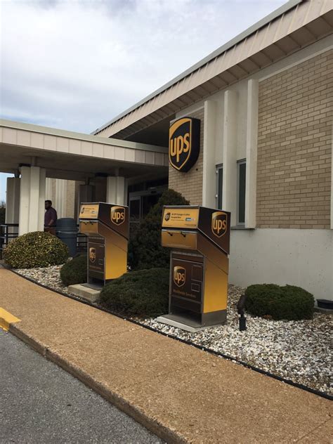 Find a convenient <b>UPS</b> drop off point to ship and collect your parcels. . Ups customer center near me